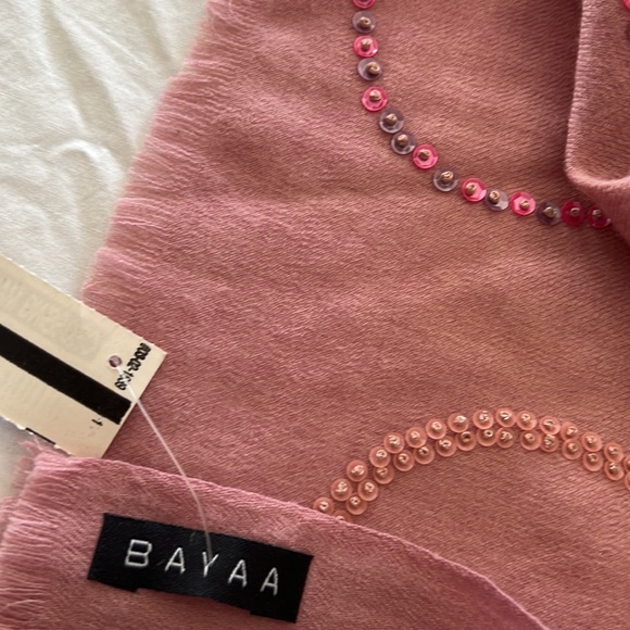 NWT BOUTIQUE BRAND DUSTY ROSE HAND CRAFTED WRAP W/CIRCLE SEQUINS PATTERN - Picture 6 of 6